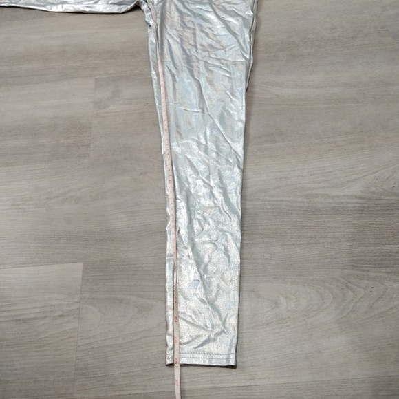 NWOT Boohoo holographic iridescent leggings - Picture 5 of 17